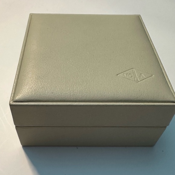 Van Cleef & Arpels Cream Jewelry Box - Picture 7 of 9